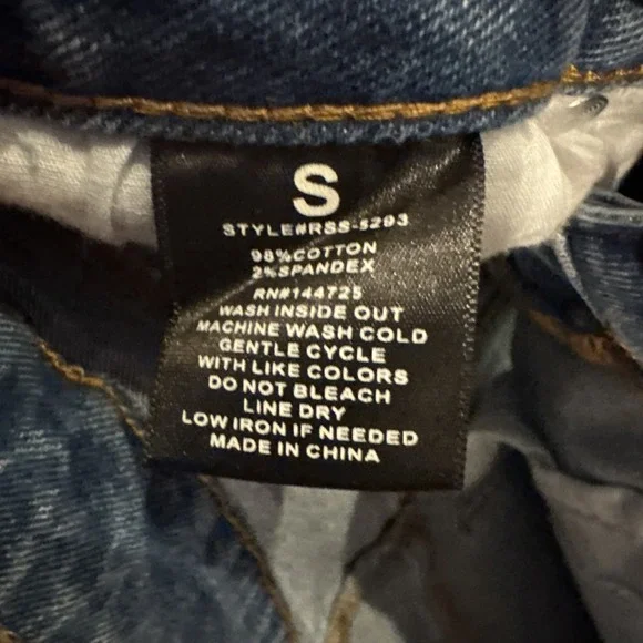 American Bazi Women's Distressed Jean Shorts Size Small - Picture 3 of 4